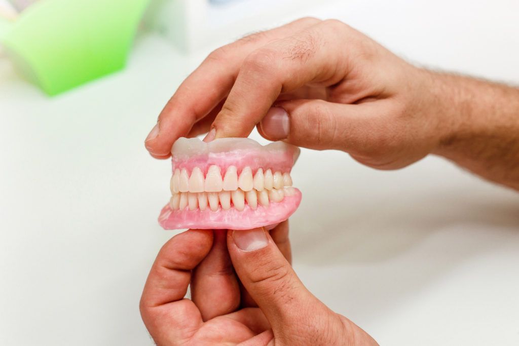 Ante el menor síntoma de encías inflamadas, es crucial acudir a una clínica dental