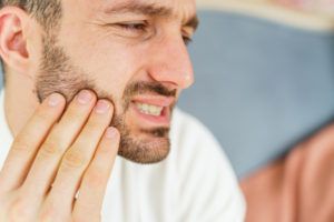 El dolor de ATM se puede tratar con férulas de desprogramación y ortodoncia